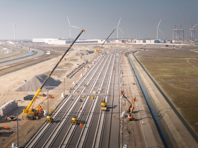 M.J. van Riel realiseert grootschalig project op Maasvlakte Zuid