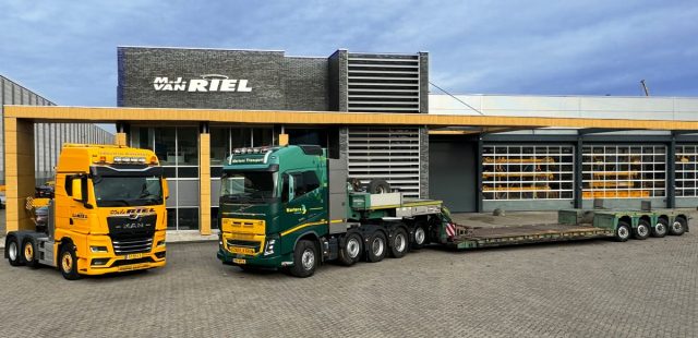 Vrachtwagen MJ van Riel en Martens Transport voor pand