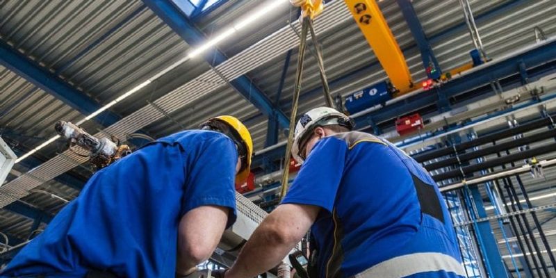 mj-van-riel-hands-on-4(1)-4b3d3caa918dab3fc090f59bcf9e2322[1]